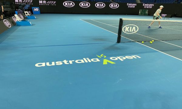 Медведев се класира за 1/2-финалите на Australian Open