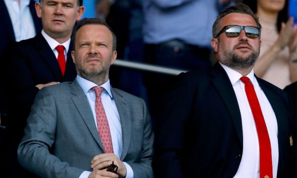 Ричард Арнолд е фаворит да замени Удуърд