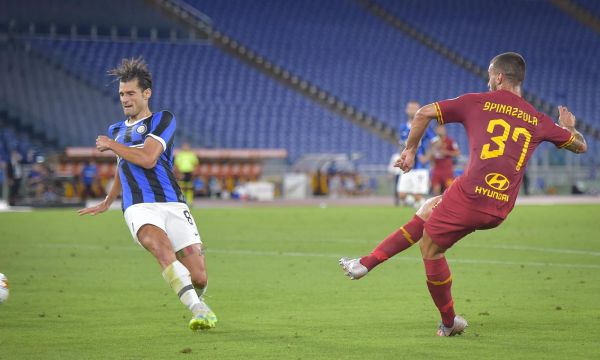 Дузпа в края спаси точка за Интер срещу Рома