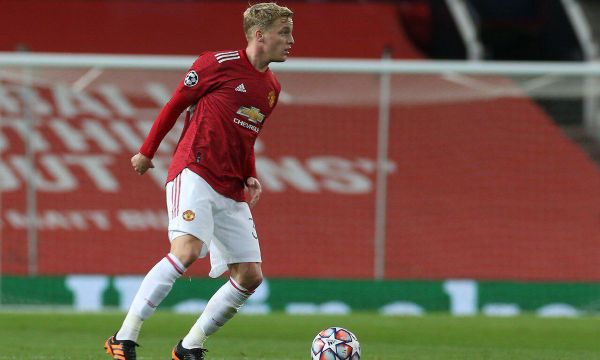 Бош: Не разбирам защо Ман Юнайтед купи Ван де Бек