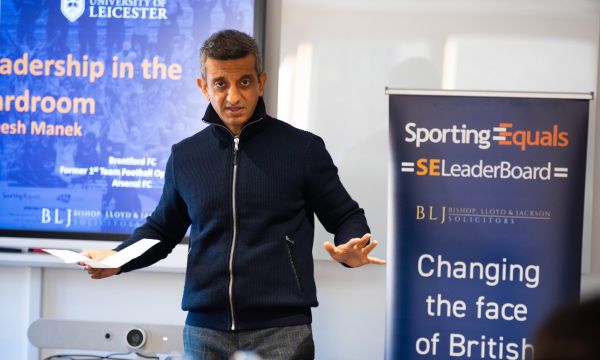 Ман Юнайтед привлече директор на Брентфорд?