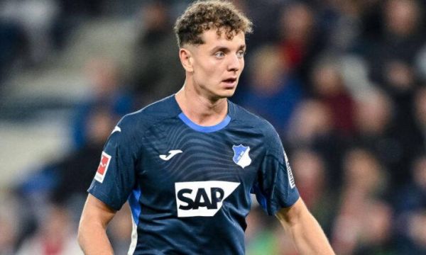 Барселона следи национал на Косово 