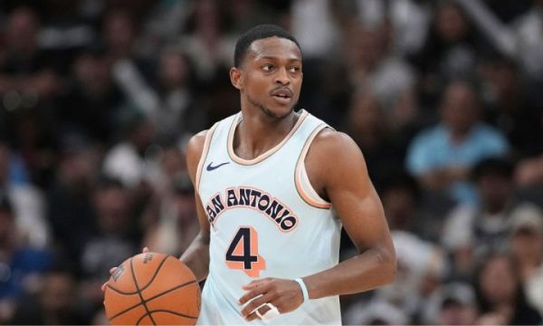 Спърс продължи с Де'Арън Фокс