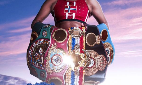 Легенда в женския бокс спечели два пояса и прекрати кариерата си 