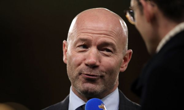 Шиърър: Ливърпул не бива да получава титлата