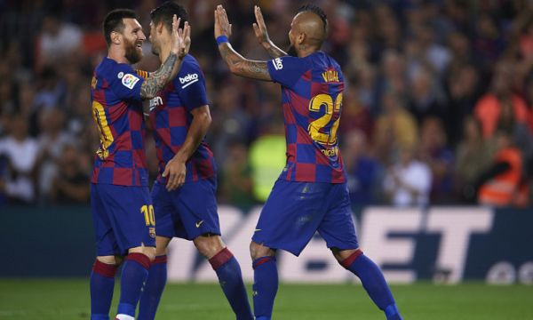 Барселона разгроми Севиля в мач с два червени картона