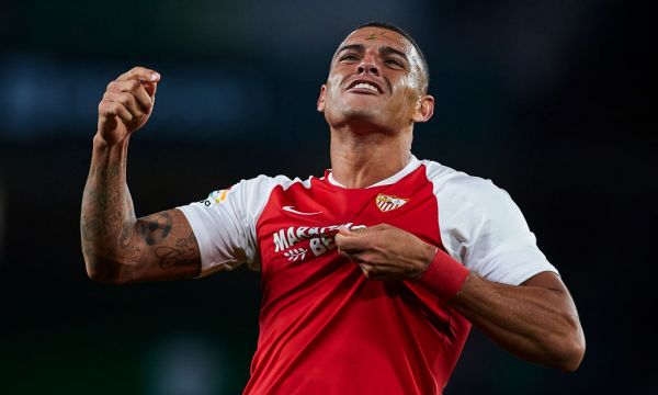 Ливърпул преговаря с бразилски защитник