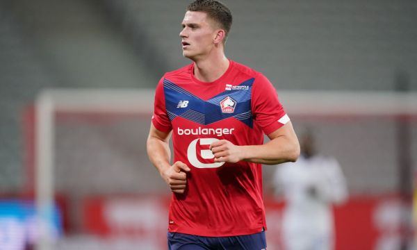 Ман Юнайтед се интересува от защитник на Лил