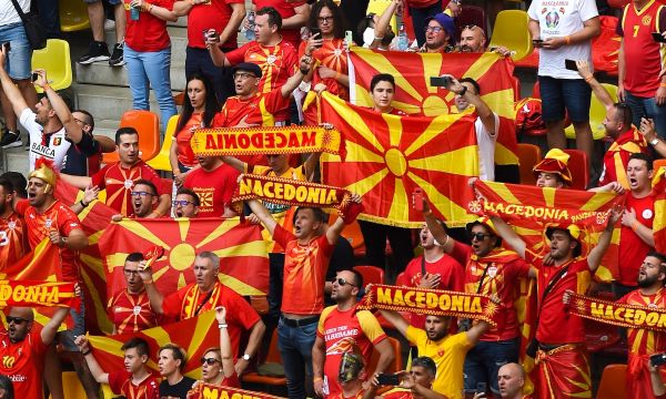 Около 20 000 души ще дерат гърла за Северна Македония срещу България