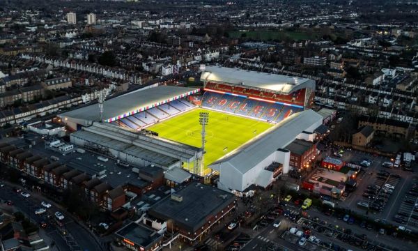 Палас у дома ще надвие Ман Юнайтед