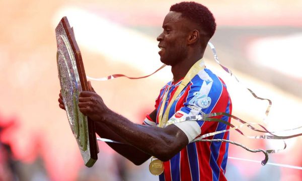 Ливърпул напредва за Гуехи и Леони