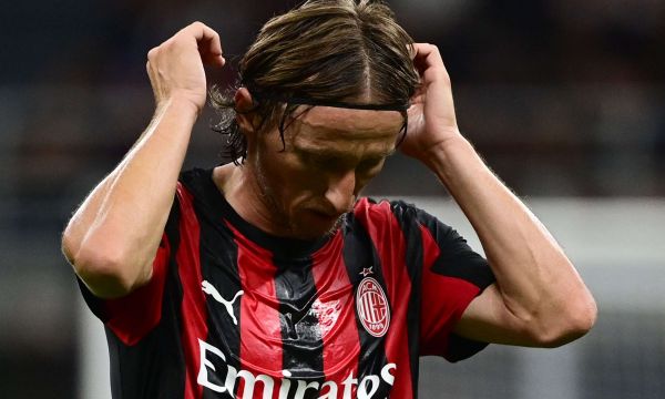 Милан със сензационна загуба на старта на сезона (видео)