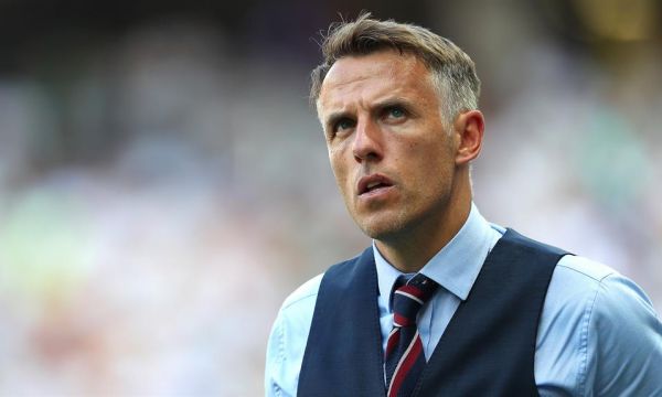 Невил: Титлата на Ливърпул е феноменално постижение