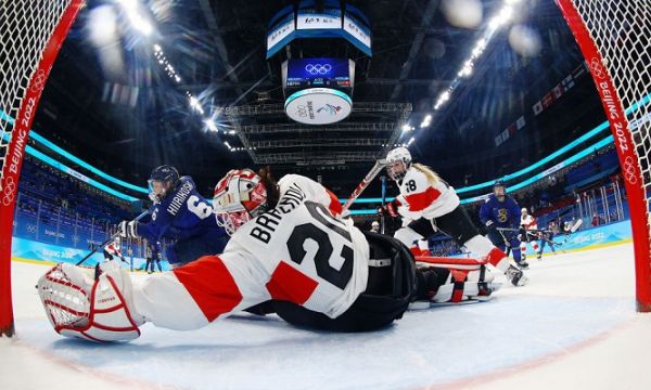 Финландия спечели бронза в хокея при жените 