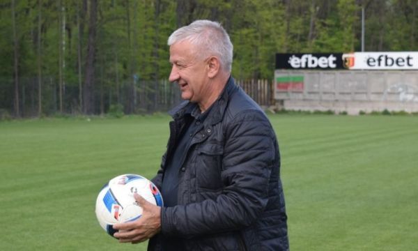 Крушарски обяви, че остава в клуба и ще налива още пари