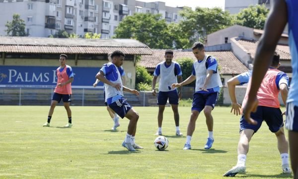 Сангаре и Костадинов тренират с Левски, но не и Евертон и Охене