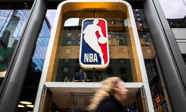 НБА предлага намаление на заплатите с 50%
