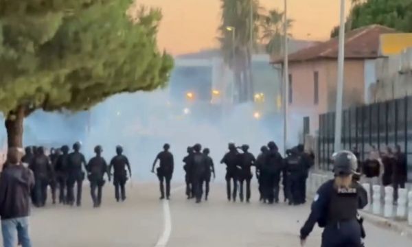 Полицията използва сълзотворен газ срещу фенове на Ница и Рома