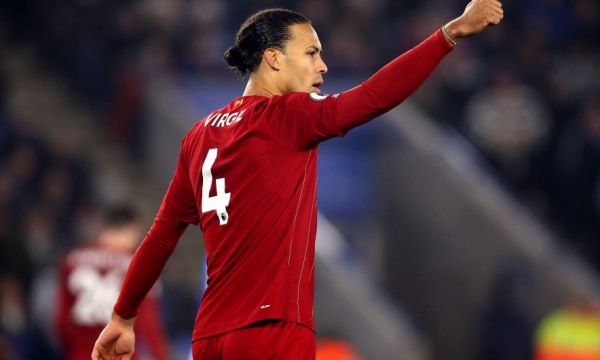 Ливърпул готви нов договор за Ван Дайк 