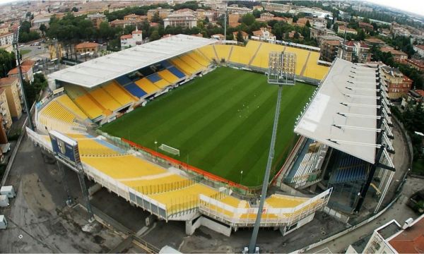 Милан ще стъпи на върха след пътуване до Парма 