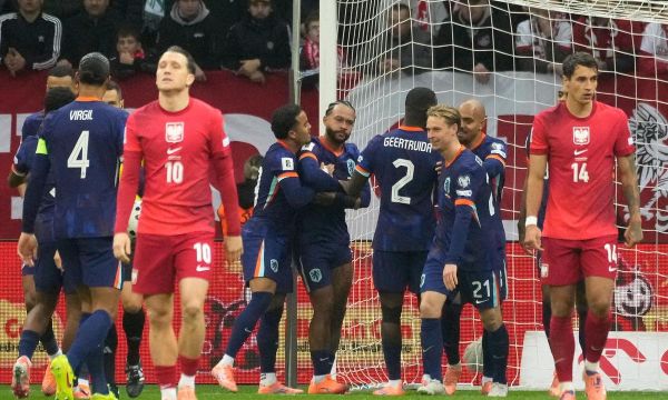 Нидерландия стигна само до точка срещу Полша