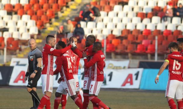 Бурна радост за играчите на ЦСКА след победата в Разград (видео)