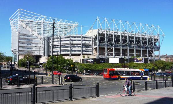 Нюкасъл – Карабах: Мач за статистиката 