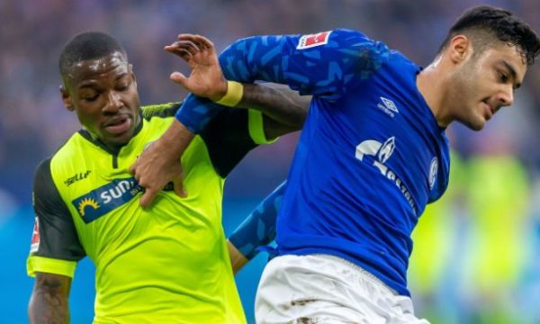 Ливърпул може да замени Ловрен с Кабак