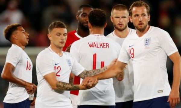 Играчите на Англия си крещели един на друг на почивката срещу Швейцария