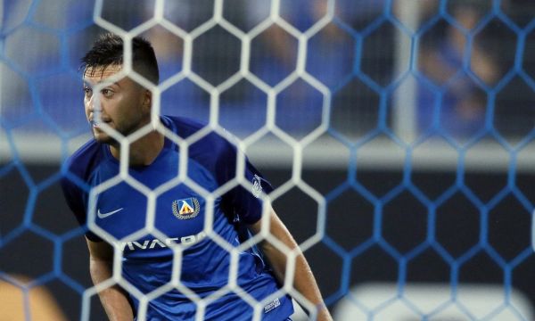 Стоянович дебютира с победа начело на Левски