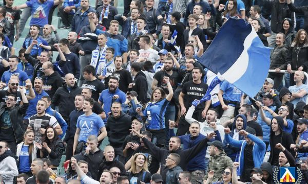 Феновете на Левски изпотрошиха стадион Славия (видео)