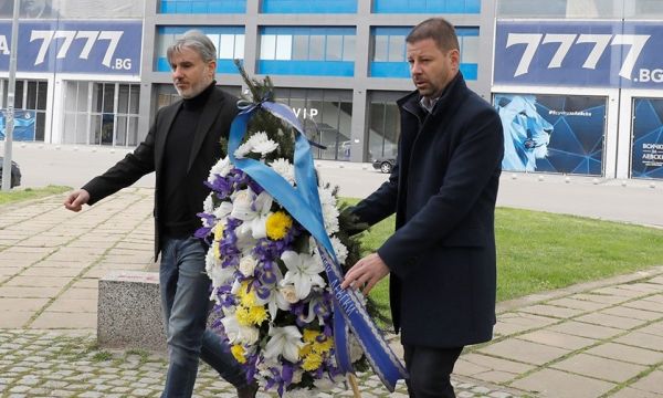 От Левски поднесоха венци и цветя на паметника на Георги Аспарухов (видео)