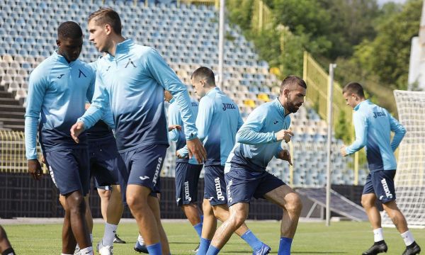 Левски тренира здраво преди Ботев Враца, Божинов и Славчев може да са в групата (видео)