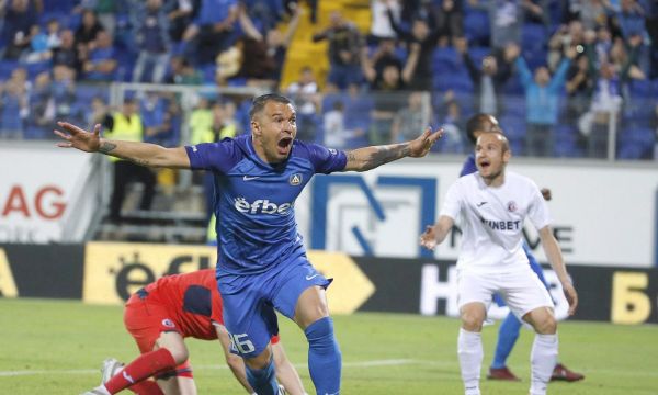Божинов ще почака още преди третия си дебют за Левски