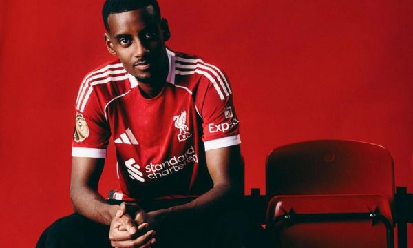 Исак премина в Ливърпул 