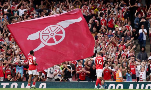 Арсенал може да купи още един играч