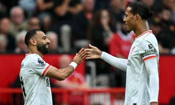 Рууни смята, че Ван Дайк и Салах не се справят с ролята на лидери