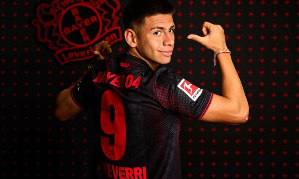 Байер обяви трансфера на Ечевери