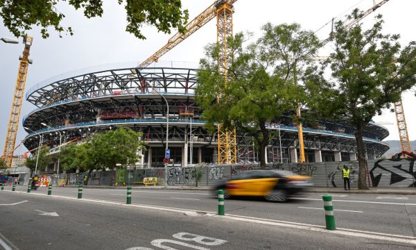 Барса обяви, че „Камп Ноу“ няма да е готов за мача с Хирона