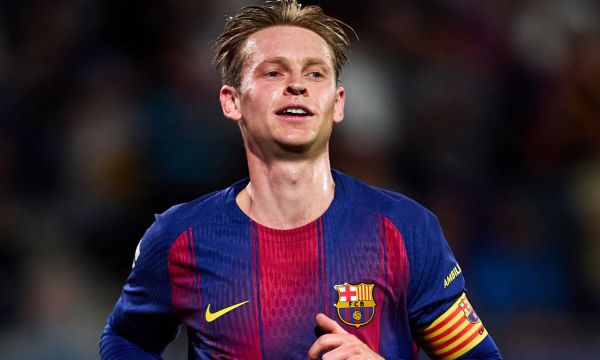 Барса продължи с Де Йонг