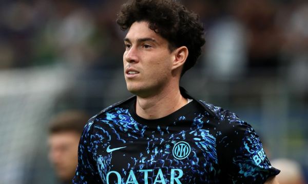 Барселона все още се интересува от Бастони