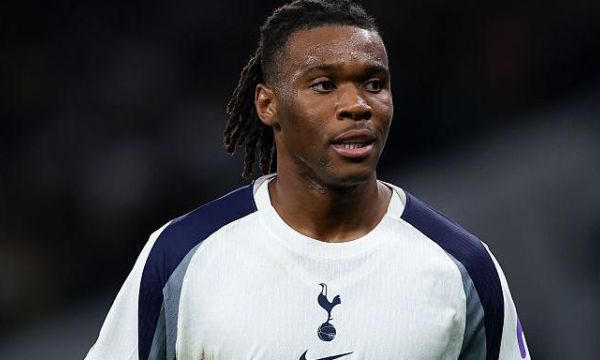 Защитник на Тотнъм е заплашван с пистолет