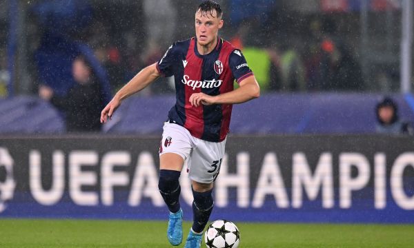 Наполи и Болоня преговарят за защитник 