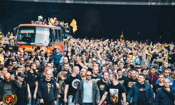 Фенове на Ботев Пловдив с призив за протеста: Доведете бащите и дядовците си!