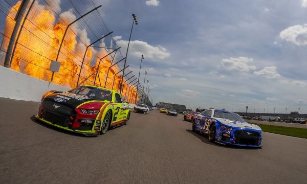   Кайл Ларсън спечели NASCAR Cup 2023 в Ричмънд