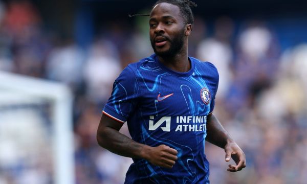 Уест Хем следи Стърлинг