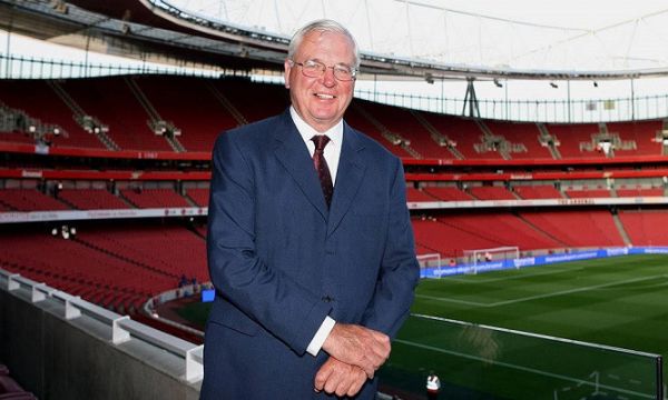 Президентът на Арсенал се оттегля в пенсия