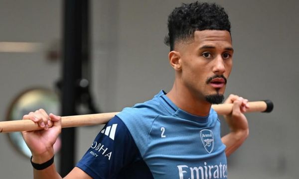 Арсенал потвърди новия договор със Салиба