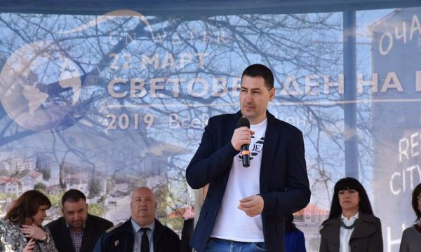 Кметът на Пловдив: Взехме бяла и жълта боя за шадравана, ще слагаме бялата