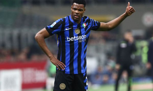 Дъмфрис може да премине в Барса